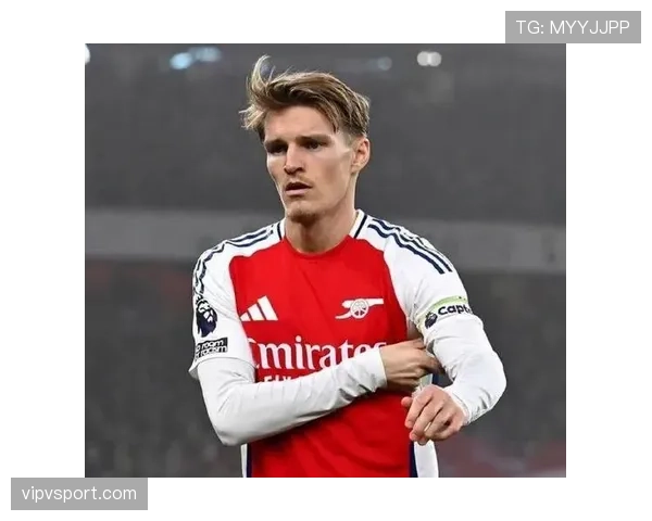 厄德高在阿森纳体系中的战术依赖与自主创造能力解析