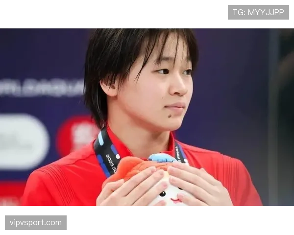 全红婵训练完偷偷吃辣条被教练抓包，这届奥运冠军也太真实了吧