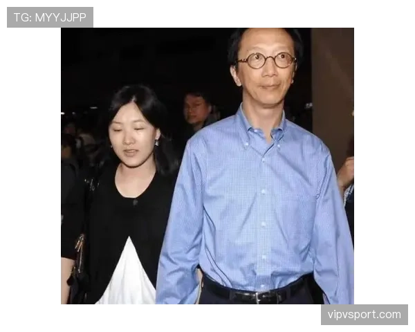 吴向东赛场像开挂，走出球馆拎着个名牌袋把门口阿姨都拉去八卦