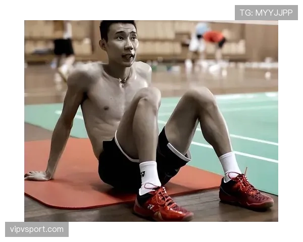 李宗伟在家穿着拖鞋的样子，谁能想到是羽坛顶流？